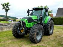 Deutz - Fahr, ausgestellt beim Ortsjubiläum von Unterweisenborn, Juni 2014