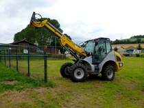 Kramer 680 i, steht beim Ortsjubiläum von Unterweisenborn, Juni 2014