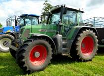 Fendt Favorit 712, gesehen bei der Kreistierschau des LK Fulda in Petersberg-Melzdorf, Juni 2014
