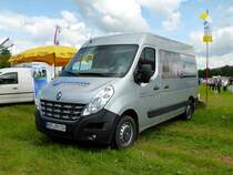 Renault Master als Werbeträger für  SCHAUMANN , gesehen bei der Kreistierschau des LK Fulda in Petersberg-Melzdorf im Juni 2014