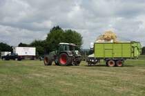 Fendt mit Quantum-Ladewagen bei Aufräumarbeiten nach der Kreistierschau des LK Fulda in Petersberg-Melzdorf, Juni 2014