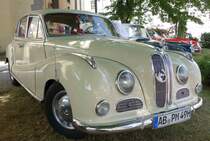 BMW 501 hat ein schattiges Plätzchen bei den Fladungen Classics, Juli 2014