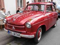 Lloyd Alexander steht inmitten der Besucher bei den Fladungen Classics 2014