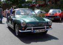 Karmann Ghia rollt zu seinem Standplatz bei den Fladungen Classics 2014