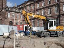 Liebherr-Radbagger am Straßburger Münster, 1.10.12