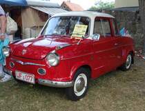 NSU Prinz 4 hat ein schattiges Plätzchen bei den Fladungen Classics 2014