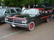 Pontiac Bonneville fourdoor Hardtop des Jahrganges 1962. Als Motor ist ein V8-motor mit 6376 cm³ Hubraum verbaut, der wahlweise mit 215, 230, 235, 267, 283, 303, 318, 333 oder 345 PS geordert werden konnte. US-carmeeting am 20.07.2014. 