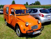 Citroen 2CV Lieferwagen hat sich ohne Anmeldung zur 9.Wadholz-Classic2014 in Unterstetten eingefunden; 140720
