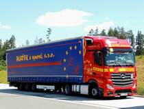 ACTROS-1845 von Blazek bei einem Halt an der neuen Autobahn-Raststätte  Waldnaabtal ; 130613