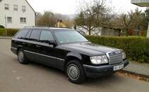 Diesen Mercedes-Benz W124 MoPf 1 230TE habe ich am 25. November 2013 in der Paul-Münch-Straße in Kaiserslautern aufgenommen.