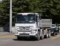 Mercedes Actros Kipper unterwegs in der Stadt Zürich am 19.07.2014