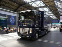 Renault Sattelschlepper im Bahnhof von Zürich am 19.07.2014