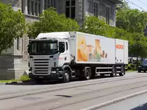 Scania R 380 Sattelschlepper unterwegs in der Stadt Zürich am 19.07.2014