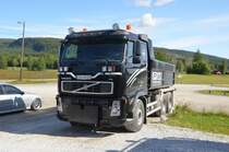 VOLVO  FH  520 Euro 4. Ein Schüttgut-Kipper am 28.06.2014 auf der E6 Nord Rana Saltfjellveien  beobachtet.