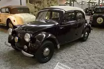 (K)ein Käfer! Sondern ein Mercedes-Benz 170 H - aber auch von Ferdinand Porsche entworfen.

Baujahr 1937, 4 Zylinder, 1697 ccm, 110 km/h, 38 PS 

Cité de l'Automobile, Mulhouse, 3.10.12 