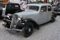 Citroen Berline 7A

Baujahr 1934, 4 Zylinder, 1303 ccm, 95 km/h, 32 PS 

Cité de l'Automobile, Mulhouse, 3.10.12 