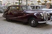 Daimler Limousine DF 302

Baujahr 1954, 6 Zylinder, 2952 ccm, 140 km/h, 90 PS 

Cité de l'Automobile, Mulhouse, 3.10.12 