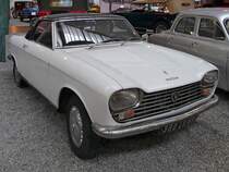 Peugeot Cabriolet 204

Baujahr 1968, 4 Zylinder, 1130 ccm, 140 km/h, 58 PS 

Cité de l'Automobile, Mulhouse, 3.10.12 