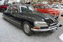 Citroen Berline DS 23

Baujahr 1975, 4 Zylinder, 2347 ccm, 188 km/h, 141 PS 

Cité de l'Automobile, Mulhouse, 3.10.12 