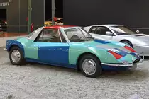 Matra M 530 

Baujahr 1967, 4 Zylinder, 1699 ccm, 175 km/h, 75 PS 

Dieser Matra ist eines von fünf Autos, die von zeitgenössischen Künstlern gestaltet und am 12.10.1967 zugunsten der französischen Medizinforschung versteigert wurden. Sonia Delaunay (1885-1979), eine Malerin aus der Ukraine, erschuf mit ihrem Ehemann den  Orphismus . Es basiert auf geometrischen Formen und kräftigen Farben.

Cité de l'Automobile, Mulhouse, 3.10.12 