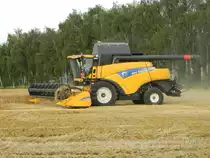 Mähdrescher NewHolland CR9080 am 04.07.2014 im Ernteeinsatz.