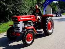 MF-130 rast mit seinen 30PS zur Wadholz-Classic2014; erbaut wurde dieser rote Flitzer im Jahr1967; 140720