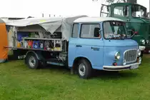 Barkas B 1000 mit Pritsche und Planenaufbau, gesehen beim Oldtimertreffen in Alt Schwerin im August 2014