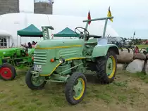 Bautz AW180A, Bj. 1956, 18 PS, steht zum großen Oldtimertreffen auf dem Gelände des Agroneum in Alt Schwerin im August 2014