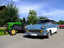 OPEL-REKORD, trifft zur Oldtimerveranstaltung in Münsteuer ein; 140810