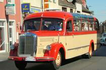Mercedes Oldtimerbus, anllich Deutschlandfahrt-Oldtimerfahrzeuge. Checkpunkt Euskirchen - 22.07.2007