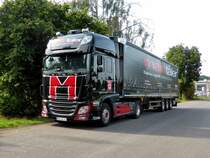DAF XF der Spedition  maintaler  steht auf einem Parkplatz in Biebergemünd im August 2014.
Am 29.04.2015 meldet Osthessen-News:  LKW-Fahrerhaus entreift  Der Zugmaschine hat man die Bereifung geklaut. Die Spedition hat 1000 Euro Finderlohn ausgesetzt.