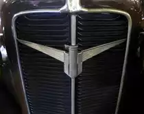 Adlerwerke Frankfurt/Main, K�hler mit Logo an einem Oldtimer-PKW von 1938, Aug.2014