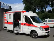 Rettungswagen (RTW) des DRK Nettetal Das Fahrzeug ist ein ehemaliger Bayern RTW der 

von WAS Auf und Ausgebaut worden Der RTW ist von 2007 und ist seid 2014 in Nettetal 

beim DRK im Dienst Das Fahrzeug dient auch als Reserve RTW der Rettungswache Nettetal

Am 20.08.14 in Nettetal zwecks Foto Termin aufgenommen worden