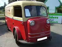 Tempo Matador Luxus-Kastenwagen. 1951 - 1952. Die Aufbauten für den Luxus-Kastenwagen wurden bei den Karosseriewerken Hebmüller in Wülfrath angefertigt. Motorisiert war der Matador mit dem 25 PS starken, 4-Zylinderboxermotor des Käfer. Für einen solchen Kastenwagen musste man 1951 DM 6900,00 berappen. Hebmüllertreffen in Meerbusch am 24.08.2014.