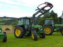 John Deere 2650 mit Stoll-Frontlader wird präsentiert beim Lanz & John Deere - Treffen in Kirchheim am See, August 2014