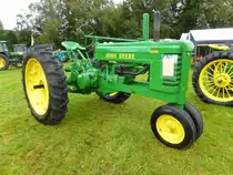 John Deere Modell  A  steht beim Lanz & John Deere - Treffen in Kirchheim am See im August 2014
