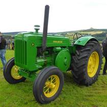 John Deere Modell  D  steht beim Lanz & John Deere - Treffen in Kirchheim am See im August 2014
