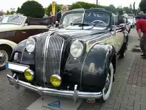 Opel Admiral Cabriolet mit Hebmüller Karosserie. 1938 - 1939. Von diesem 2+2 Sitzer Cabriolet wurden ca. 90 Fahrzeuge produziert. Der 6-Zylinderreihenmotor leistet 75 PS aus 3626 cm³ Hubraum. Während für ein werksseitiges Admiral Cabriolet RM 7000,00 zu bezahlen war, kostete ein Hebmüller Cabriolet RM 8450,00. Hebmüllertreffen am 24.08.2014 in Meerbusch.