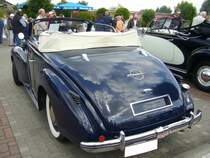 Heckansicht eines Opel Kapitän Cabriolets mit Hebmüllerkarosserie. 1938 - 1940. Hebmüllertreffen am 24.08.2014 in Meerbusch.
