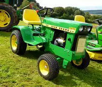 John Deere 140 steht beim Lanz & John Deere - Treffen in Kirchheim am See im August 2014