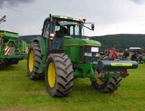 John Deere 6800 steht beim Lanz & John Deere - Treffen in Kirchheim am See im August 2014