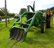John Deere - Lanz 500 steht beim Lanz & John Deere - Treffen in Kirchheim am See im August 2014