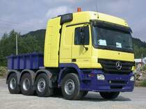 Ein Actros 4160 (SLT) fr Sdafrika kurz vor seiner berfhrung auf einem Parklpatz.