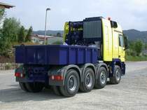 Ein Actros 4160 (SLT) fr Sdafrika kurz vor seiner berfhrung auf einem Parklpatz.