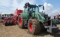 Fendt 724 Vario bei der Feldbearbeitung  anl. FENDT-Feldtages im August 2014 in Wadenbrunn 