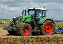 Fendt 828 Vario bei der Feldbearbeitung anl. FENDT-Feldtages im August 2014 in Wadenbrunn 