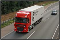 Vermutlich ganz neu ist dieser DAF XF 105.460SCC  SuperSpaceCab  inklusive Auflieger. Eigentmer sind die  PacLease Truck & Trailer Rental . Vorbesitzer der Fahrzeuge war TCH  Truck Center Hauser . Wurde aber von  PacLease  bernommen.