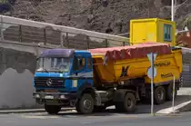 Mercedes Benz 2044 mit Sattelauflieger, Puerto Tazacorte, La Palma, Kanaren, 09.08.2014