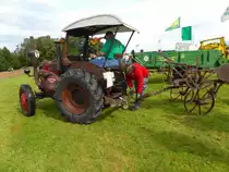 der Lanz 7506 startet zur nächsten Ackervorführung, gesehen beim Lanz & John Deere - Treffen in Kirchheim am See im August 2014