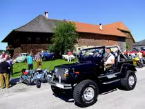 JEEP-WRANGLER, vor der Kulisse Stehrerhof in Neukirchen/Vöckla; 140706
